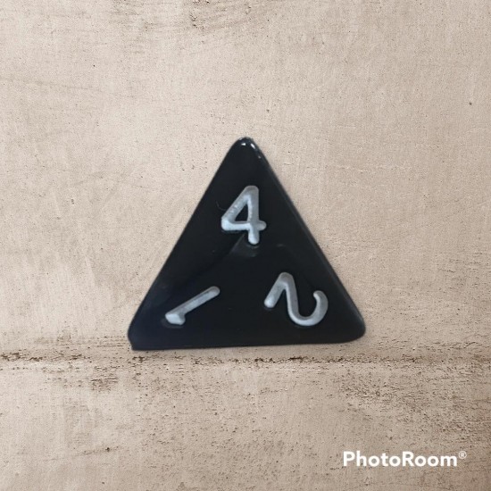 Single dice D4 BLACK/WHITE